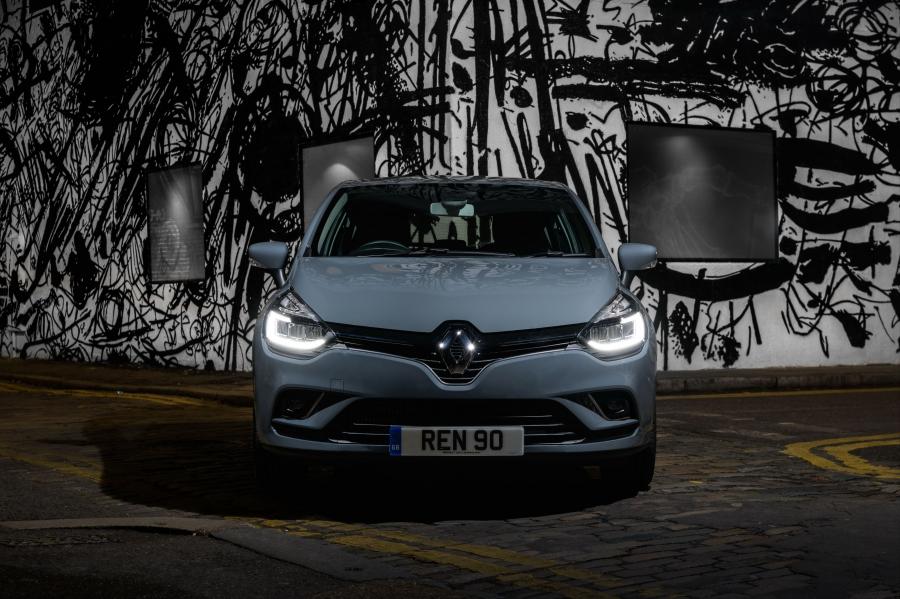  Renault Clio Urban 2018 года  (UK) (фото 4 из 8)